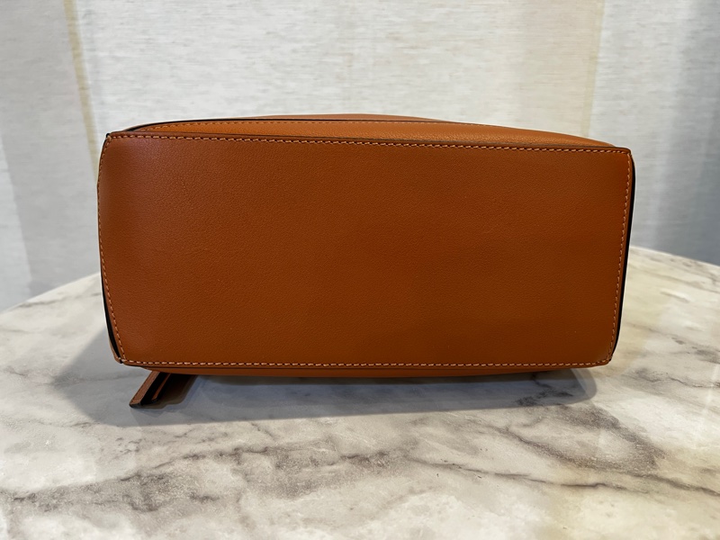 Loewe 焦糖牛皮銀釦PuzzleSmall手提斜背包-2