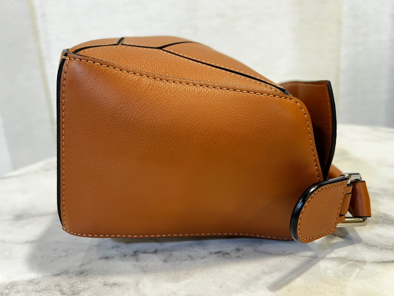 Loewe 焦糖牛皮銀釦PuzzleSmall手提斜背包-3