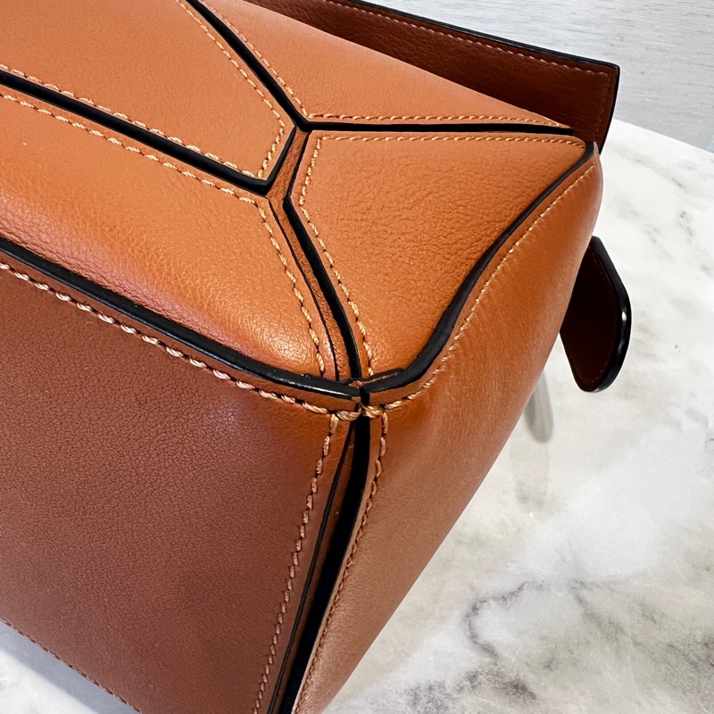 Loewe 焦糖牛皮銀釦PuzzleSmall手提斜背包-8