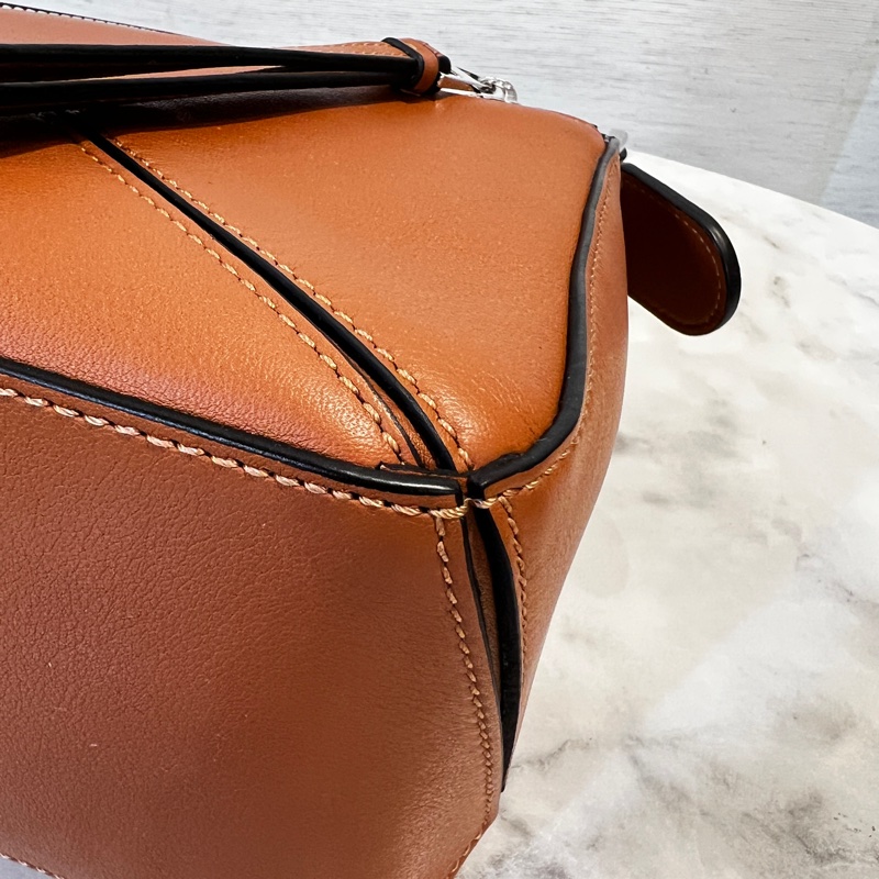 Loewe 焦糖牛皮銀釦PuzzleSmall手提斜背包-9