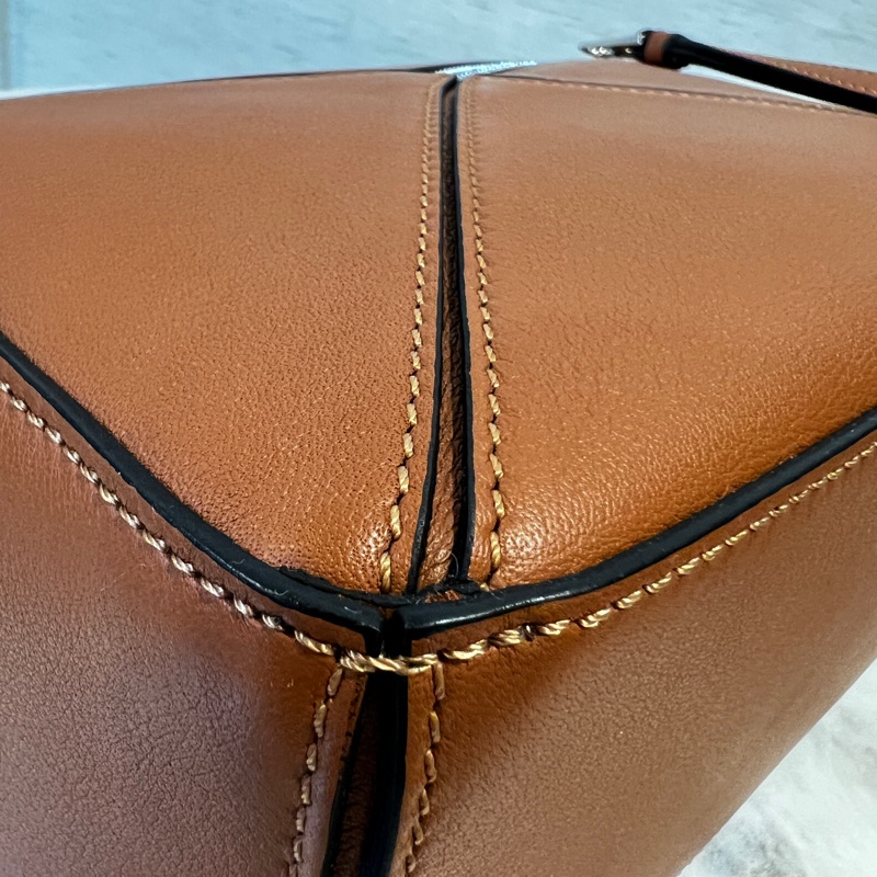 Loewe 焦糖牛皮銀釦PuzzleSmall手提斜背包-10