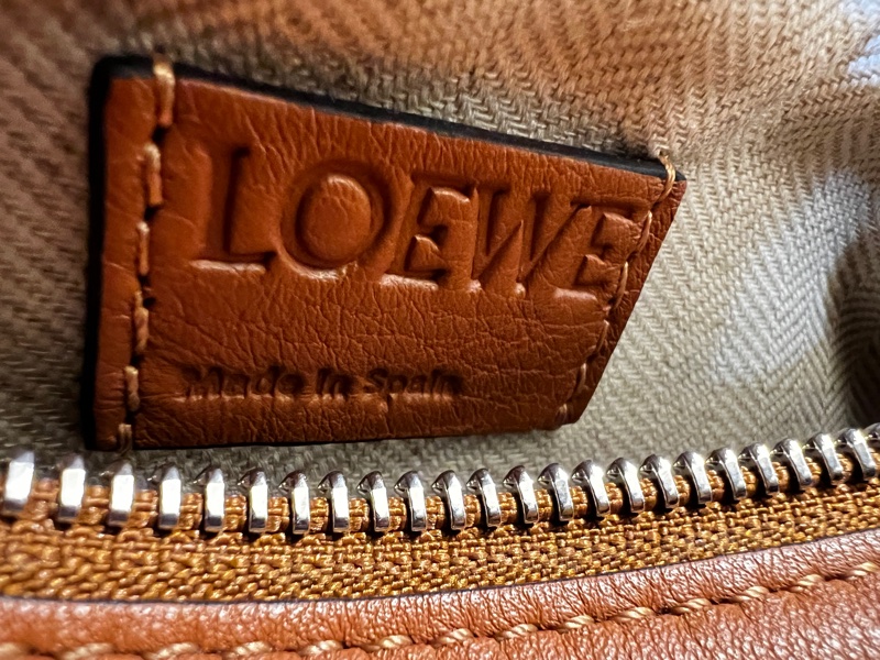 Loewe 焦糖牛皮銀釦PuzzleSmall手提斜背包-15