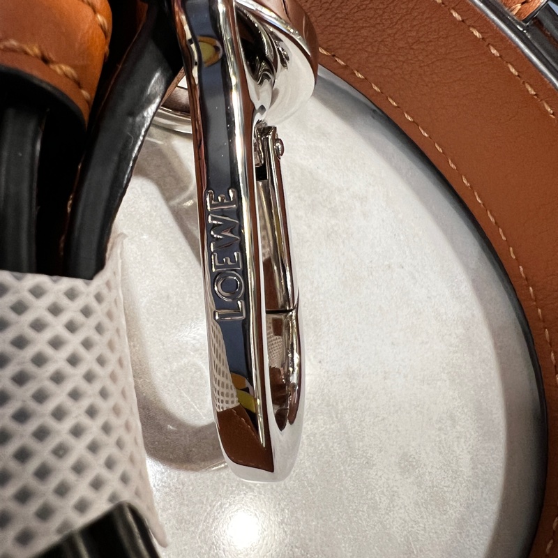 Loewe 焦糖牛皮銀釦PuzzleSmall手提斜背包-17