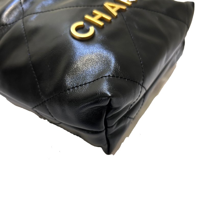 CHANEL22 MINI bag 金幣羊皮斜背包-6