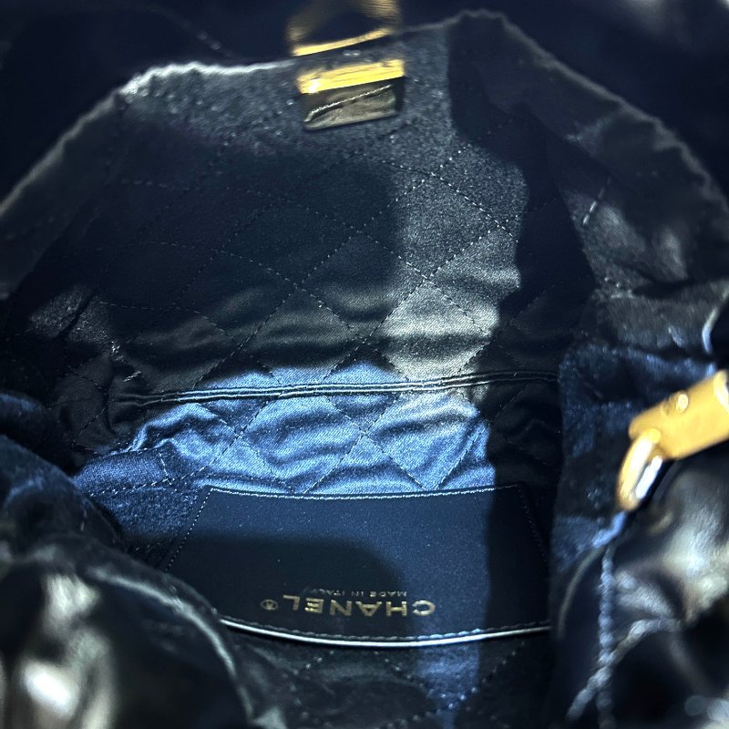 CHANEL22 MINI bag 金幣羊皮斜背包-8