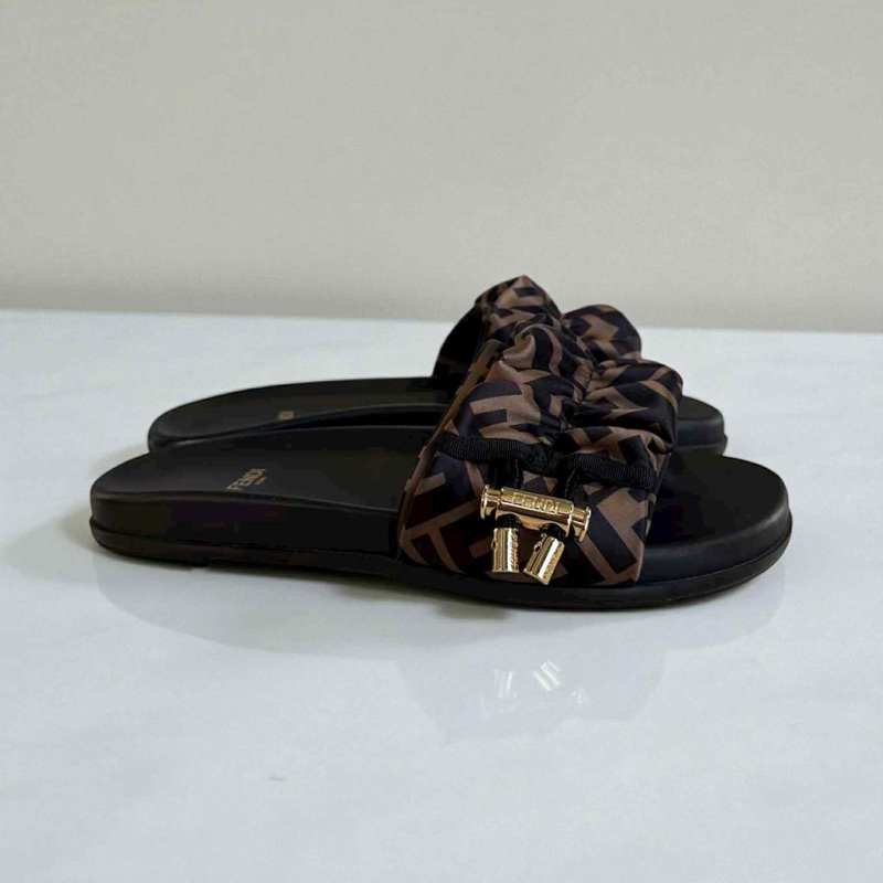 FENDI 牛皮平底拖鞋 咖啡色-1