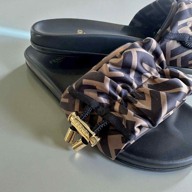 FENDI 牛皮平底拖鞋 咖啡色-3