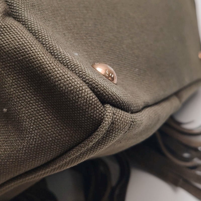 Prada 帆布翻毛皮純色鉚釘裝飾流蘇手提包-19