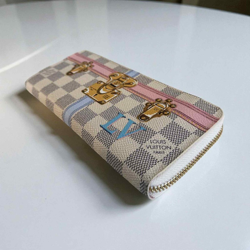 LV限量白棋盤格紋拉鍊長夾-1