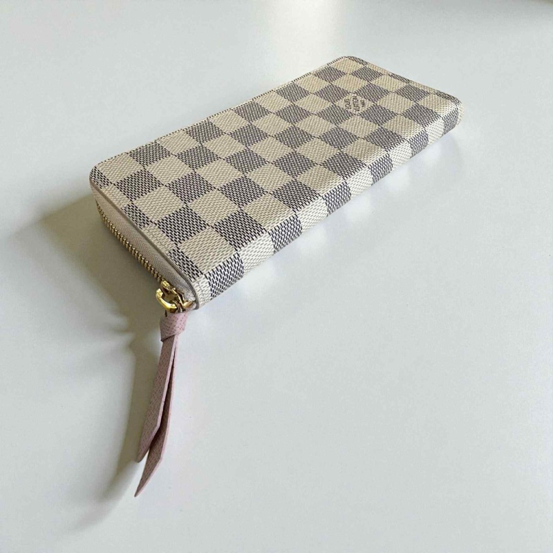 LV白棋盤格紋拉鍊長夾-1