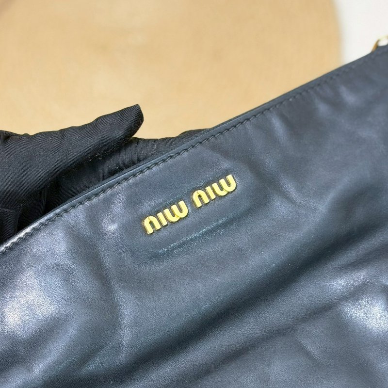 (稀有款式✨)🏷Miumiu．蝴蝶結機車包 光滑皮 大號-16