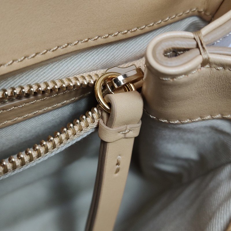 Chloe Chloe C小號牛皮翻毛皮拼皮字母C徽飾斜挎包單肩包-12