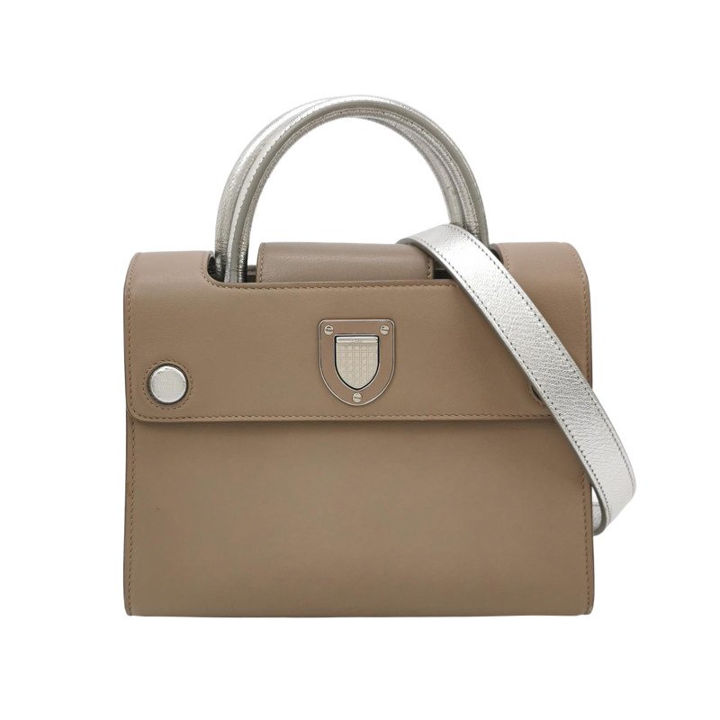 Dior Diorever牛皮純色金屬盾牌扣翻蓋斜挎包-0