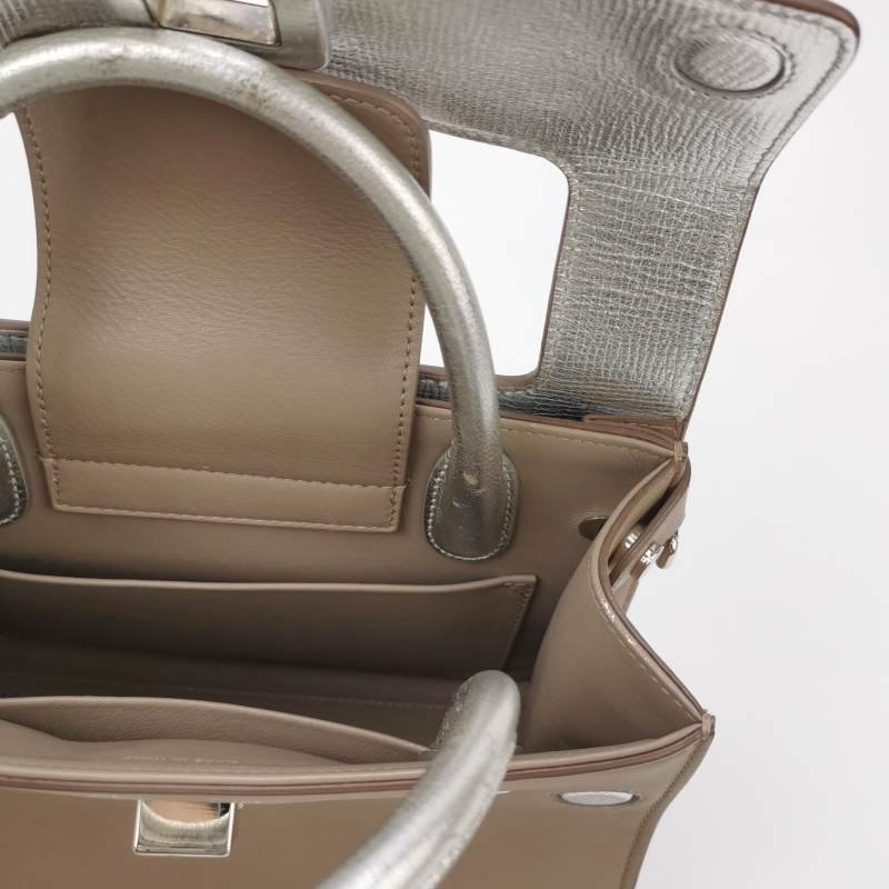 Dior Diorever牛皮純色金屬盾牌扣翻蓋斜挎包-6