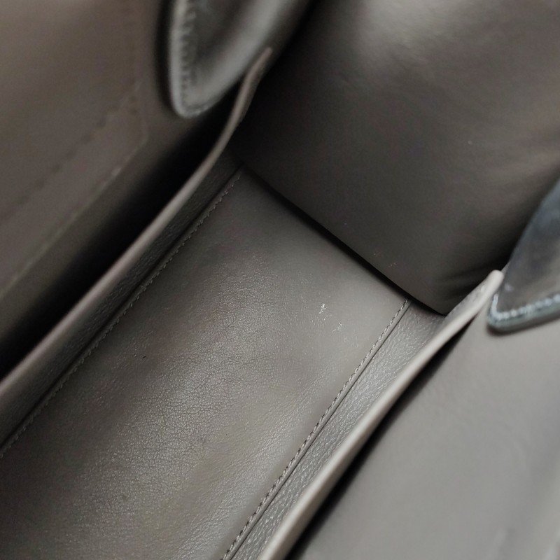 Dior Diorever牛皮純色金屬盾牌扣翻蓋斜挎包-10