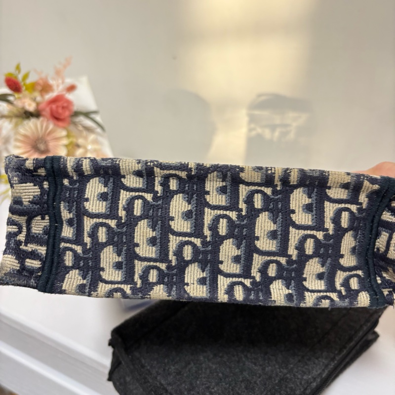 Dior mini book 刺繡手提包-2