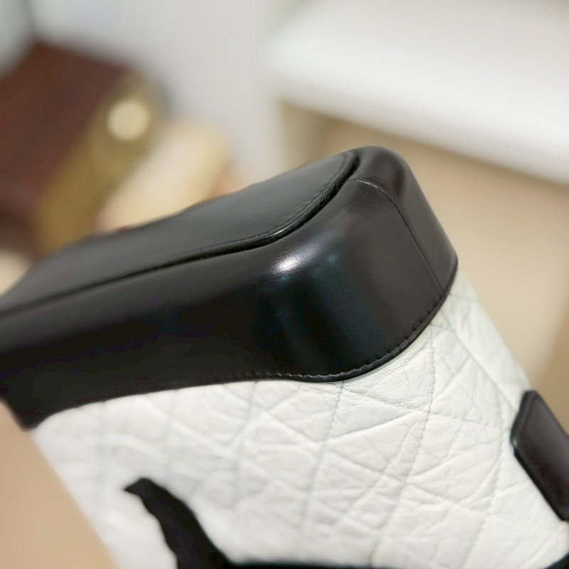 🏷Chanel．Gabrielle 流浪包 小號 熊貓配色/客人寄賣-7