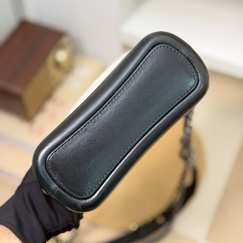 🏷Chanel．Gabrielle 流浪包 小號 熊貓配色/客人寄賣-12