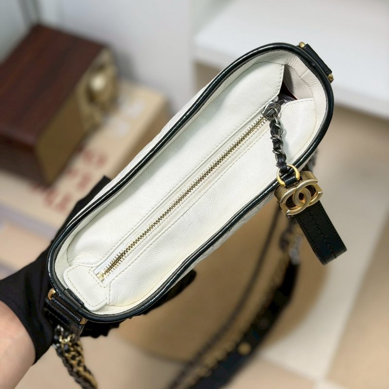 🏷Chanel．Gabrielle 流浪包 小號 熊貓配色/客人寄賣-13