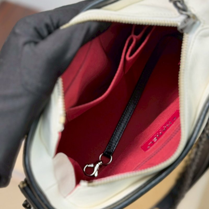 🏷Chanel．Gabrielle 流浪包 小號 熊貓配色/客人寄賣-16