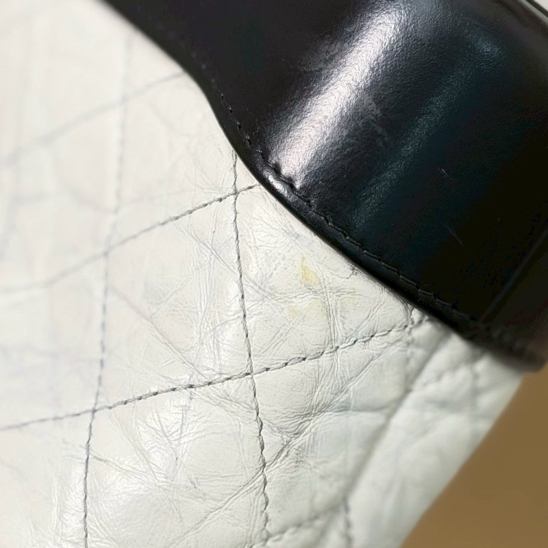 🏷Chanel．Gabrielle 流浪包 小號 熊貓配色/客人寄賣-22