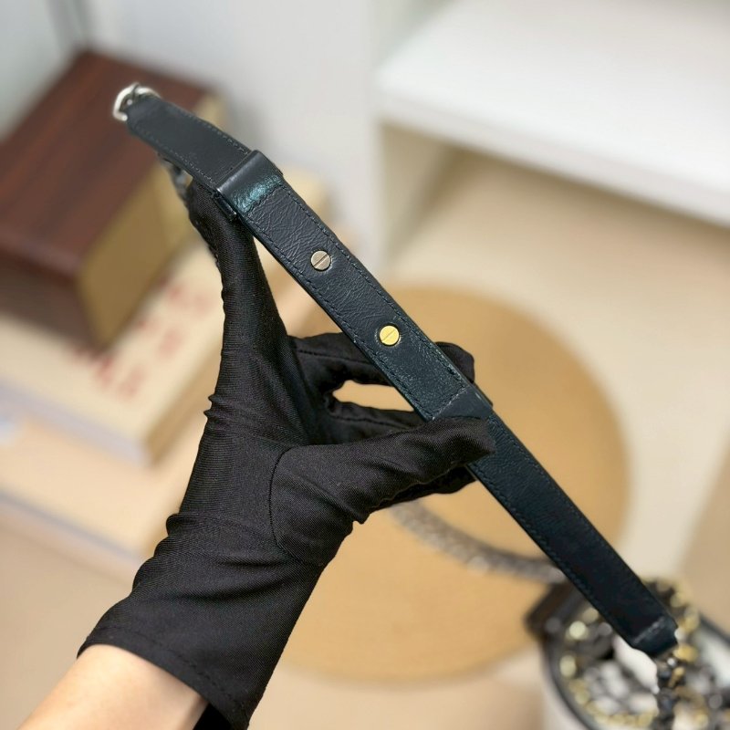 🏷Chanel．Gabrielle 流浪包 小號 熊貓配色/客人寄賣-25