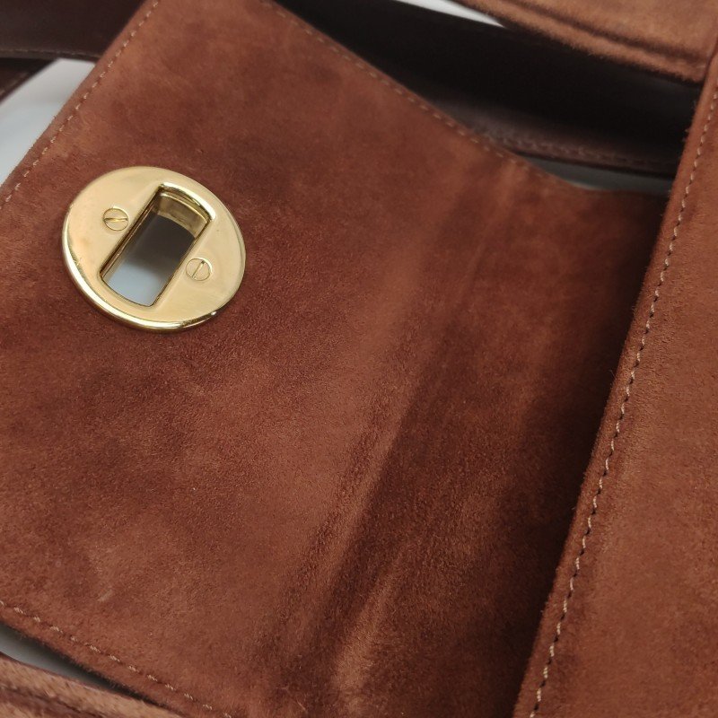 Bvlgari 牛皮磨砂皮純色壓紋Logo金屬旋扣手提包單肩包-14