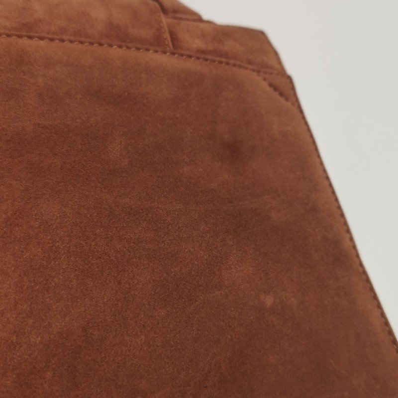 Bvlgari 牛皮磨砂皮純色壓紋Logo金屬旋扣手提包單肩包-17