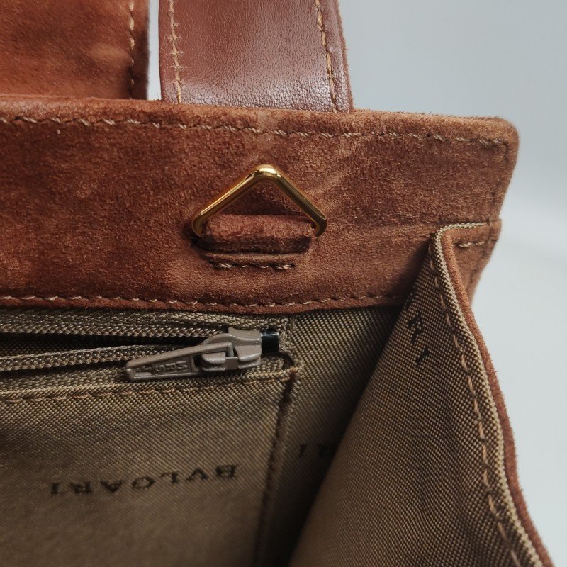 Bvlgari 牛皮磨砂皮純色壓紋Logo金屬旋扣手提包單肩包-23