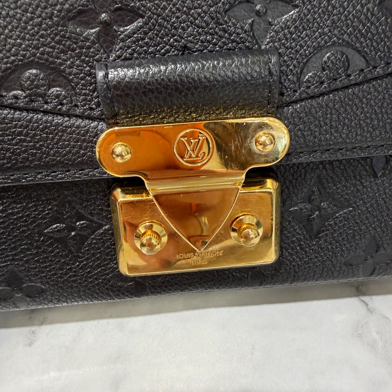 LV 黑牛皮壓紋Marcrau金釦下蓋內雙層肩斜背鏈包M46200-5