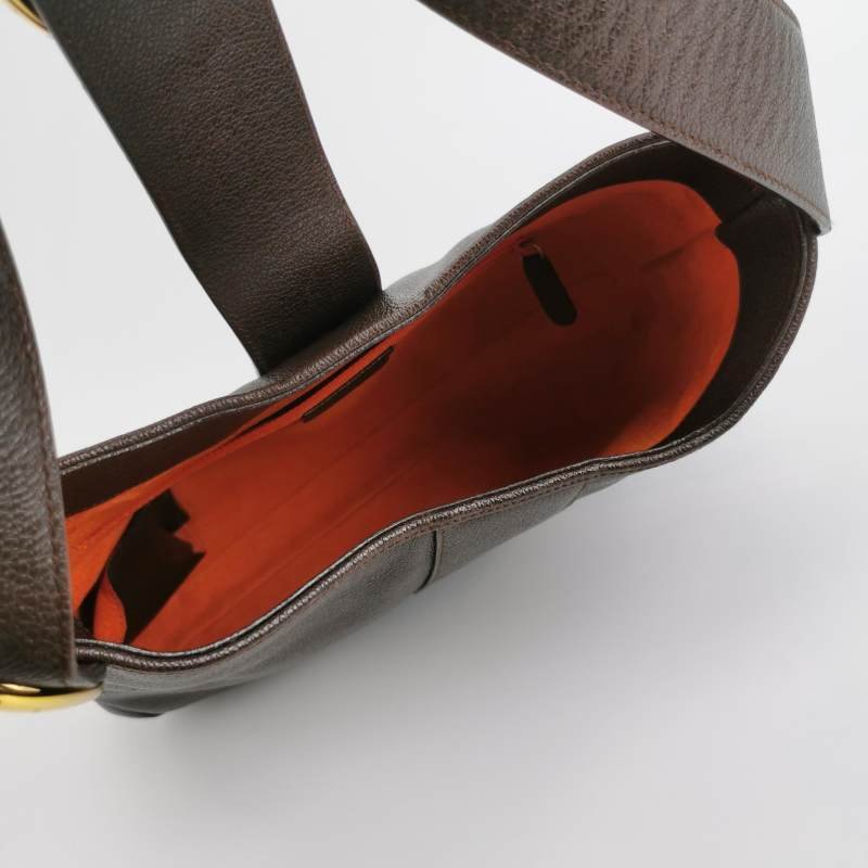 Bvlgari 牛皮純色字母Logo金屬徽標單肩包-6