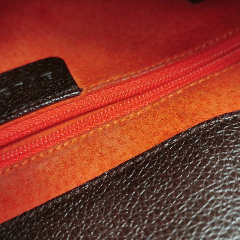 Bvlgari 牛皮純色字母Logo金屬徽標單肩包-9