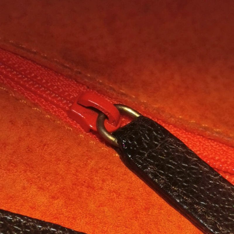 Bvlgari 牛皮純色字母Logo金屬徽標單肩包-15