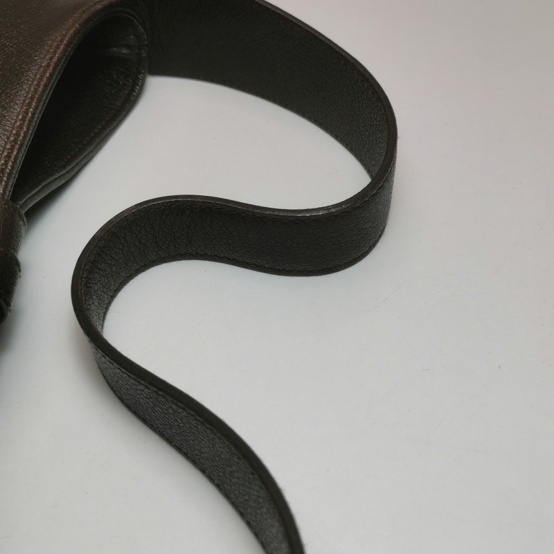 Bvlgari 牛皮純色字母Logo金屬徽標單肩包-20