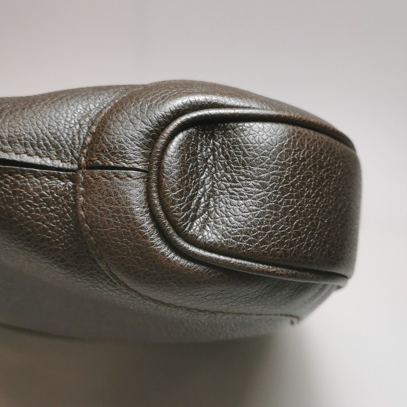 Bvlgari 牛皮純色字母Logo金屬徽標單肩包-22