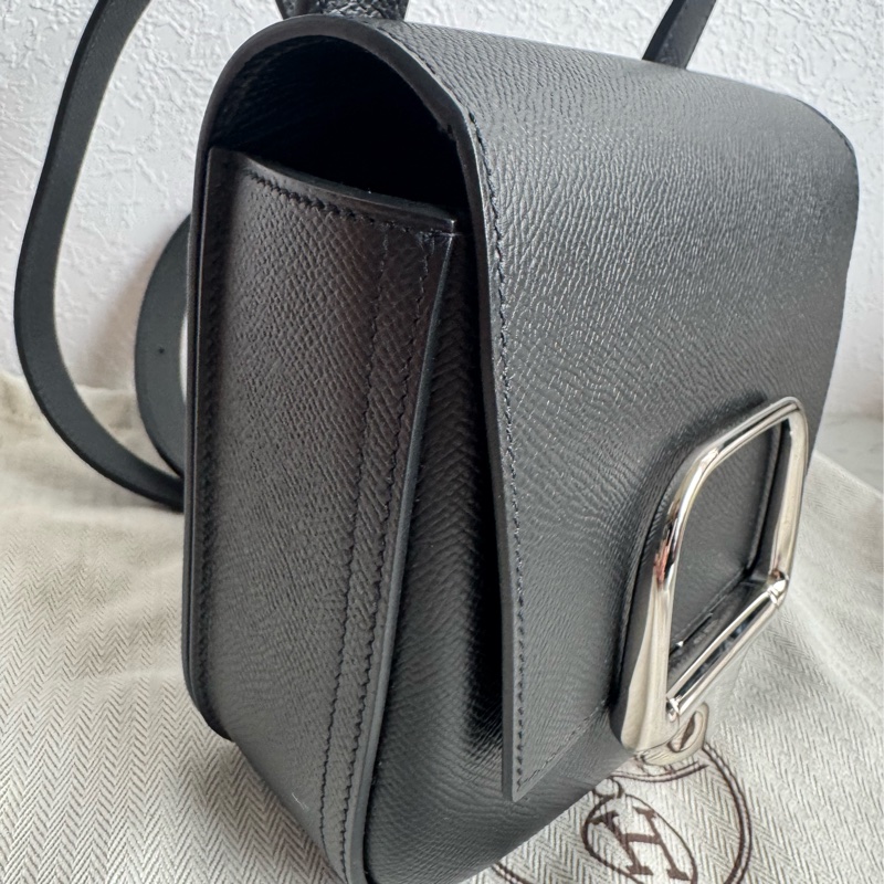 Hermes 黑色銀扣 DELLA18 臀骨包-1