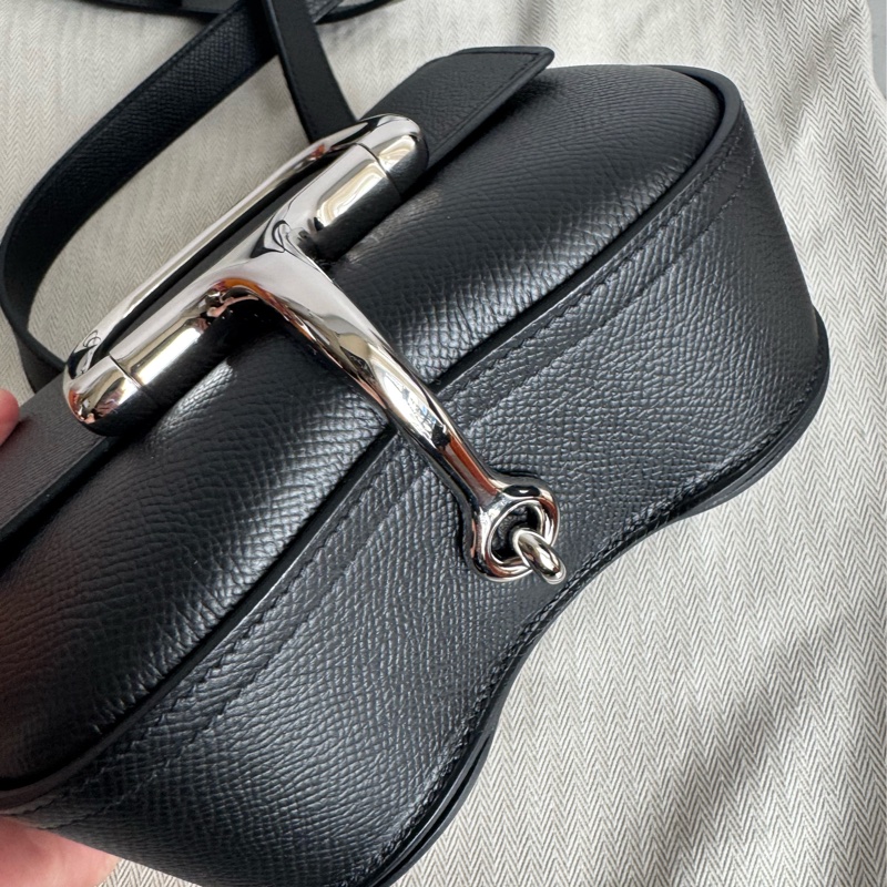 Hermes 黑色銀扣 DELLA18 臀骨包-4