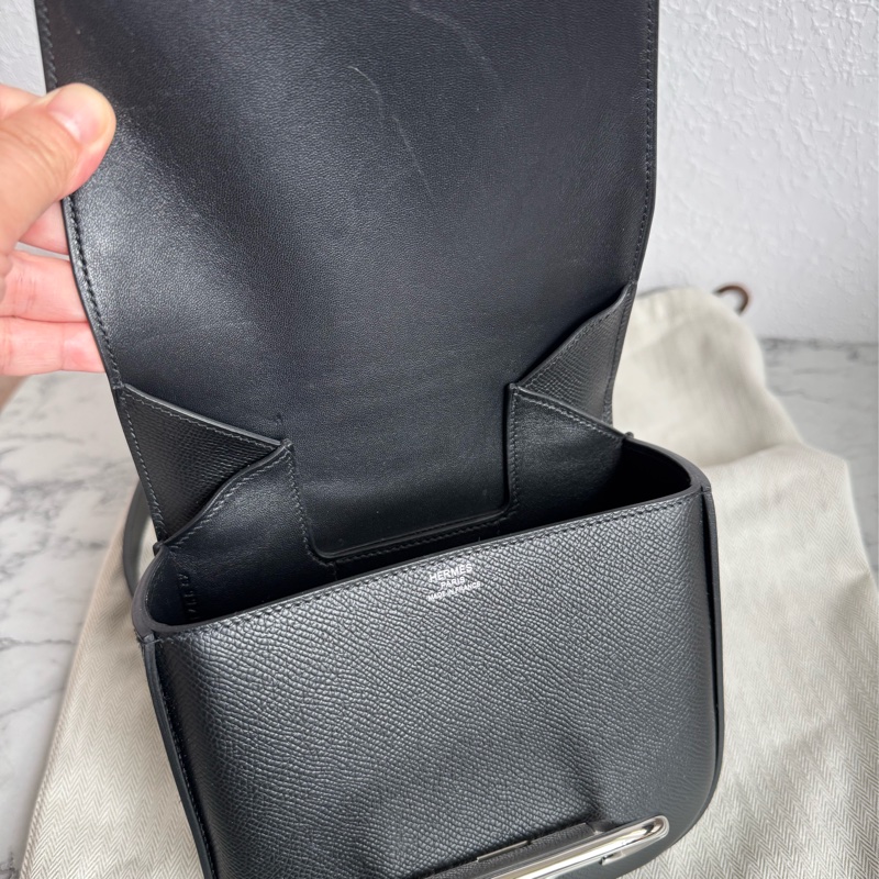 Hermes 黑色銀扣 DELLA18 臀骨包-5