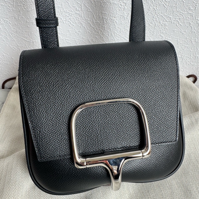 Hermes 黑色銀扣 DELLA18 臀骨包-18