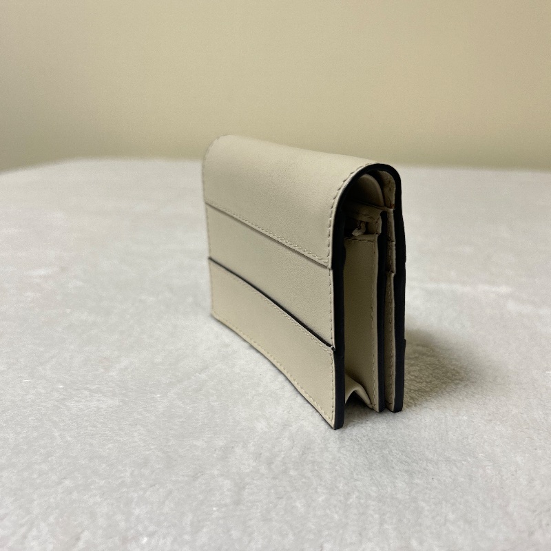 Gucci Queen Margaret 白色皮革卡夾錢包 蜜蜂造型的珍珠與水晶-8