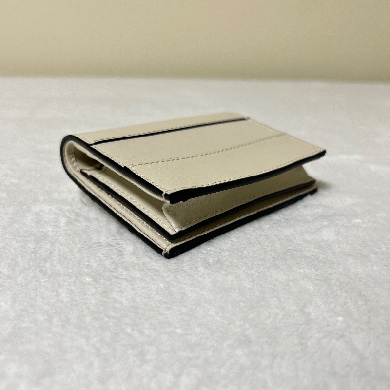 Gucci Queen Margaret 白色皮革卡夾錢包 蜜蜂造型的珍珠與水晶-12