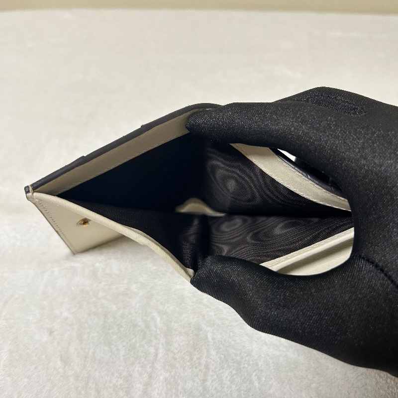 Gucci Queen Margaret 白色皮革卡夾錢包 蜜蜂造型的珍珠與水晶-19