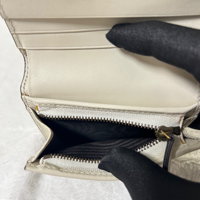 Gucci Queen Margaret 白色皮革卡夾錢包 蜜蜂造型的珍珠與水晶-23