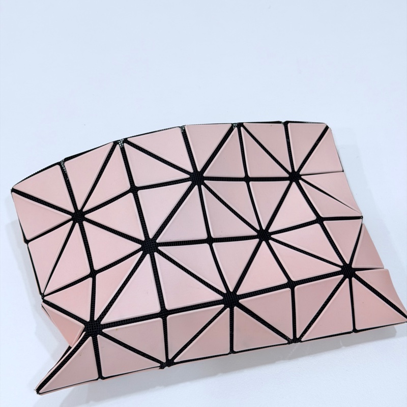 ISSEY MIYAKE  三宅一生 BAOBAO mini 亮面奶茶 三角格 3x3 化妝包 收納包 零錢包 錢包 皮夾-0