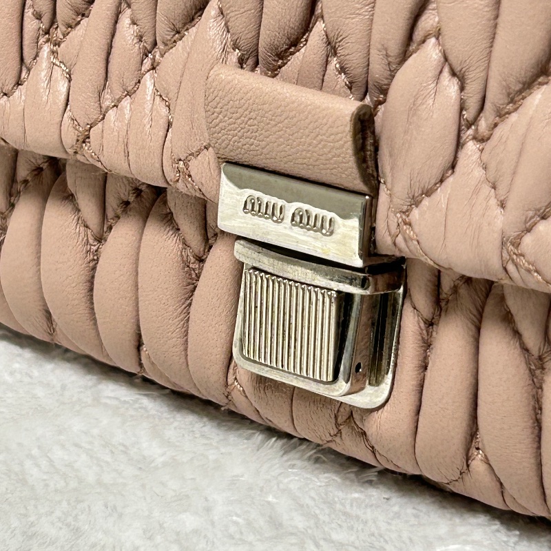 MIU MIU Crystal 皺摺皮革水晶鏈帶 肩背包-1