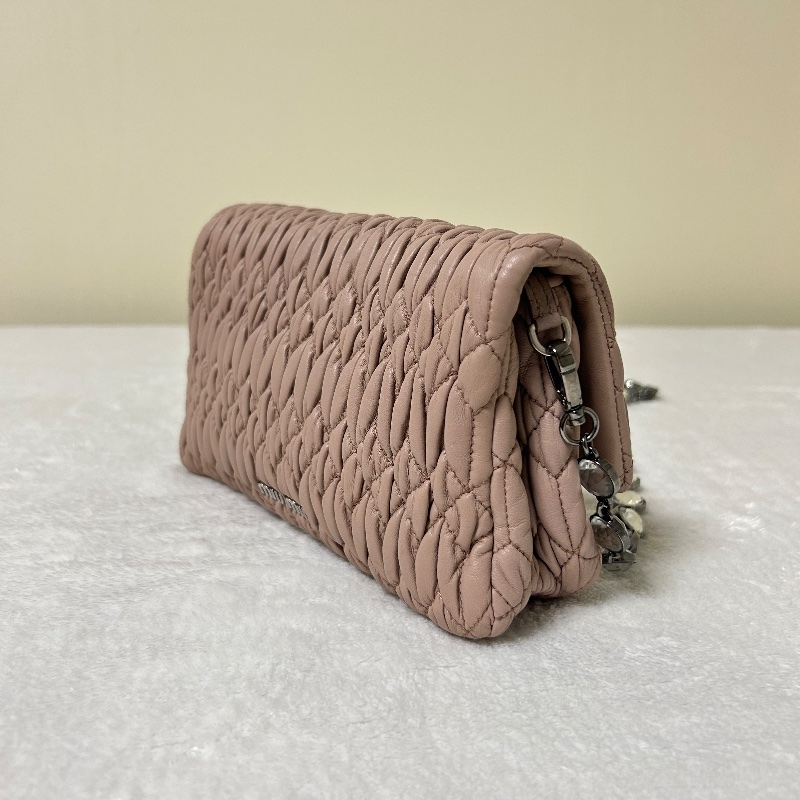 MIU MIU Crystal 皺摺皮革水晶鏈帶 肩背包-10