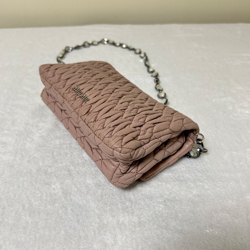 MIU MIU Crystal 皺摺皮革水晶鏈帶 肩背包-16