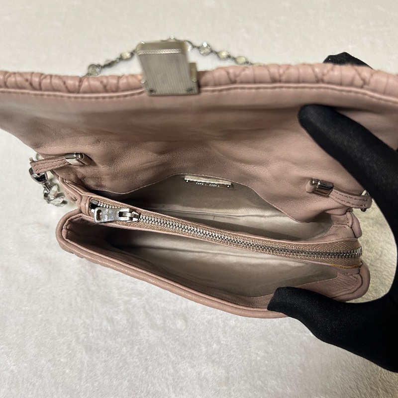 MIU MIU Crystal 皺摺皮革水晶鏈帶 肩背包-17