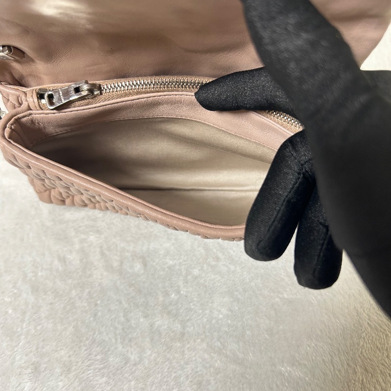 MIU MIU Crystal 皺摺皮革水晶鏈帶 肩背包-18