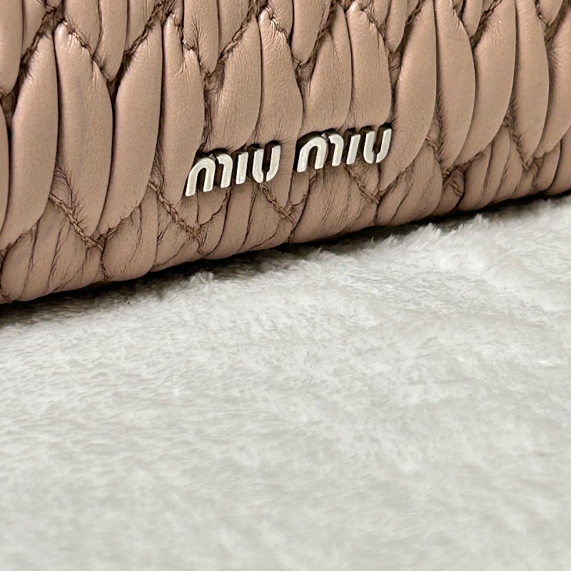 MIU MIU Crystal 皺摺皮革水晶鏈帶 肩背包-23